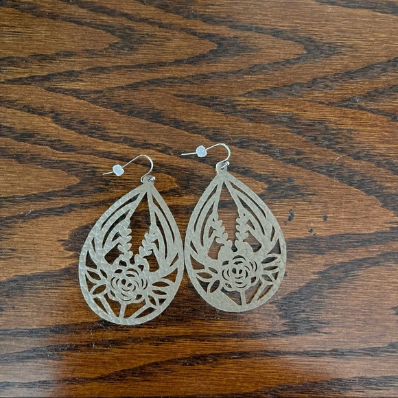 Lot of 6 Leather + Clay Earrings - Picture 6 of 7